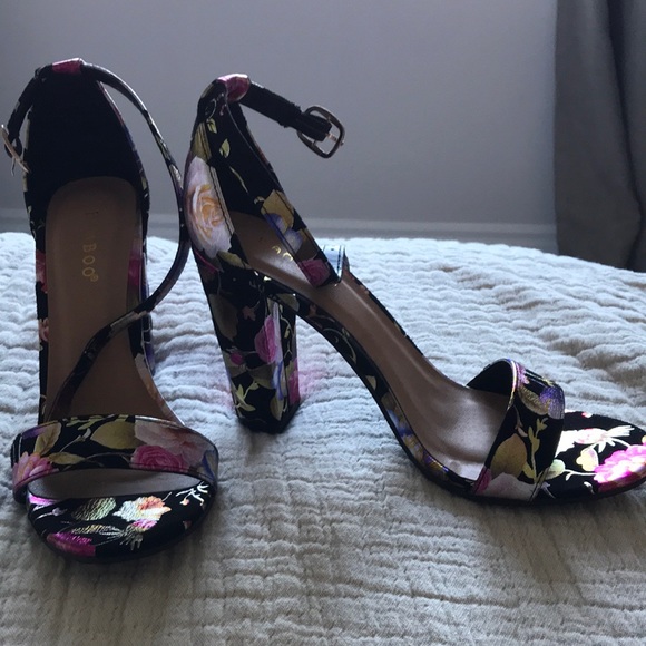 Black Floral Heels - Picture 1 of 4